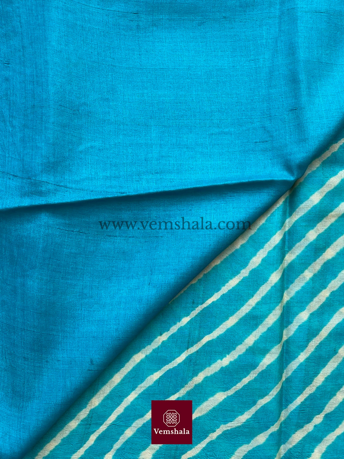 Turquoise Blue/Ecru Leheriya Silk Saree : Tuhina - Vemshala