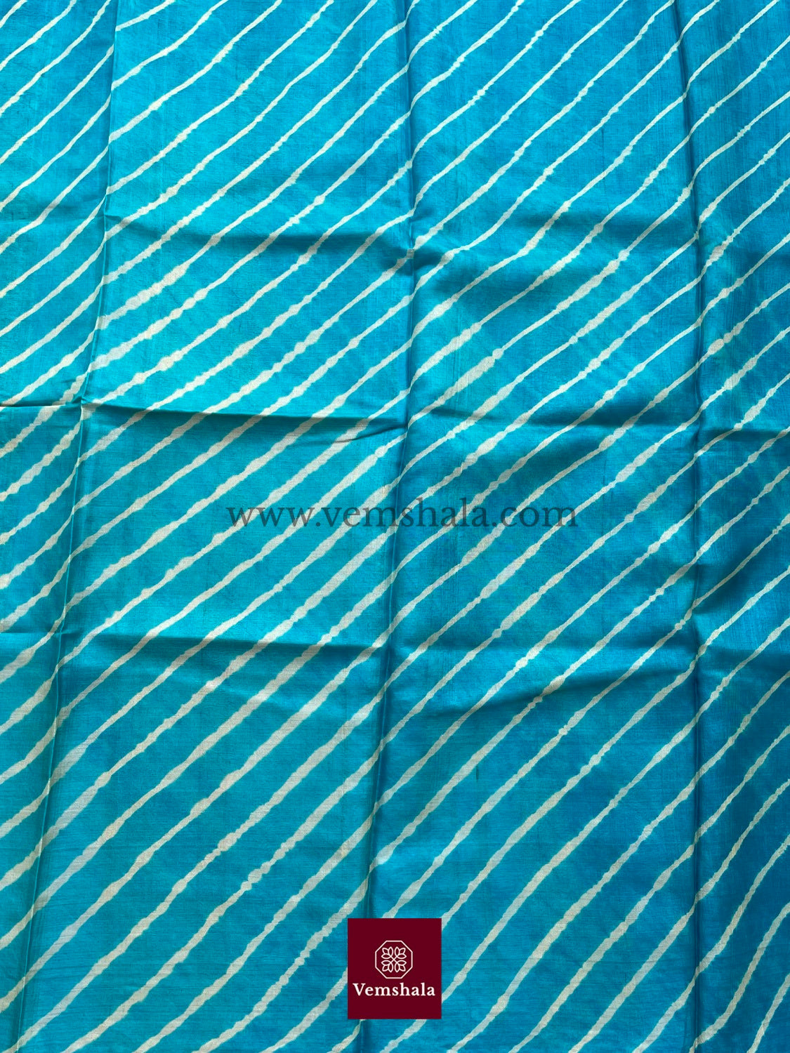 Turquoise Blue/Ecru Leheriya Silk Saree : Tuhina - Vemshala