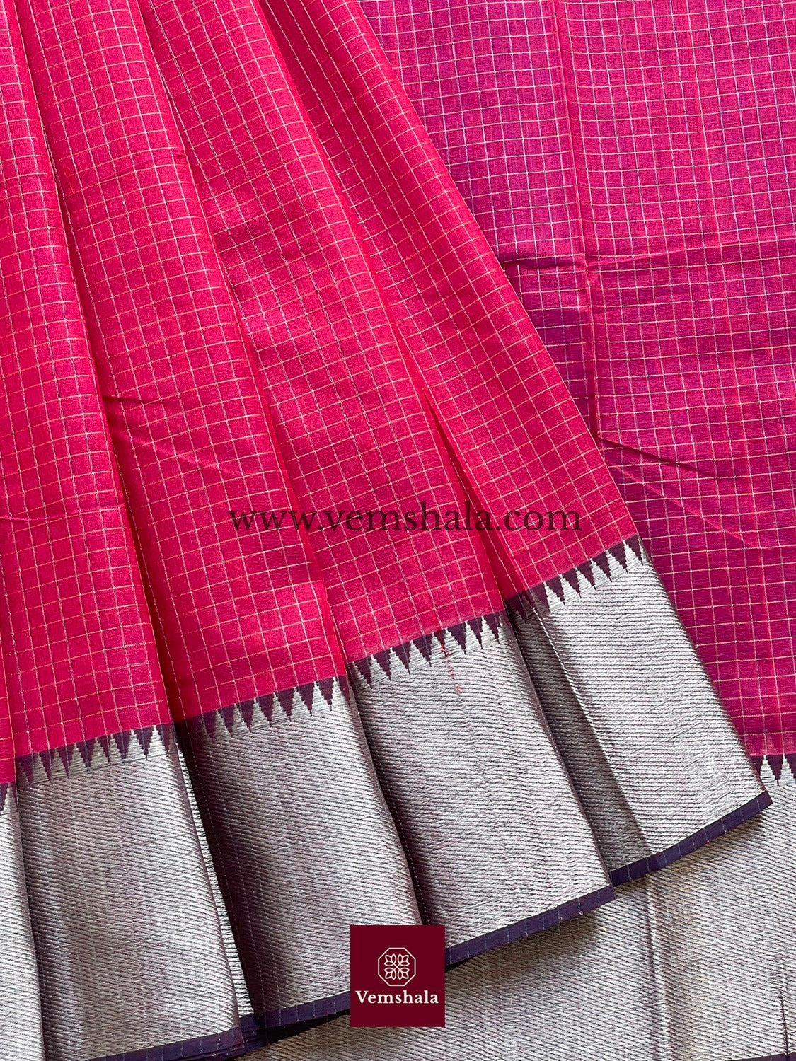 Pink / Purple Silk Cotton Mangalgiri Saree : Naisha - Vemshala