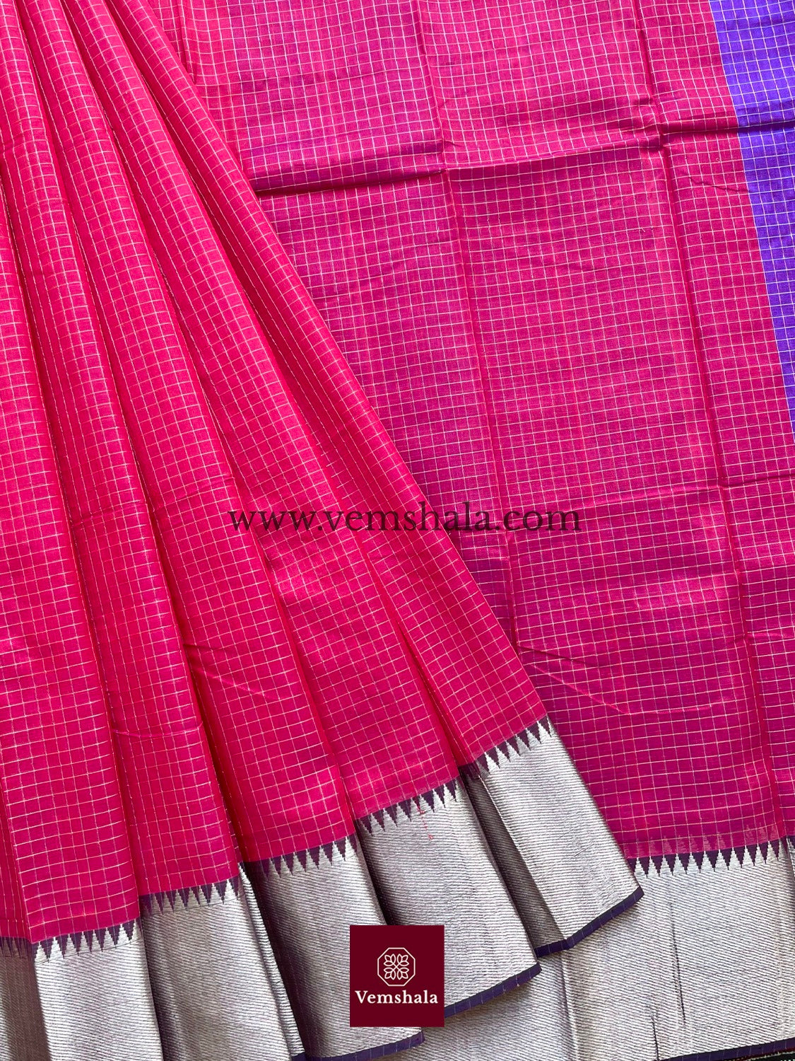 Pink / Purple Silk Cotton Mangalgiri Saree : Naisha - Vemshala