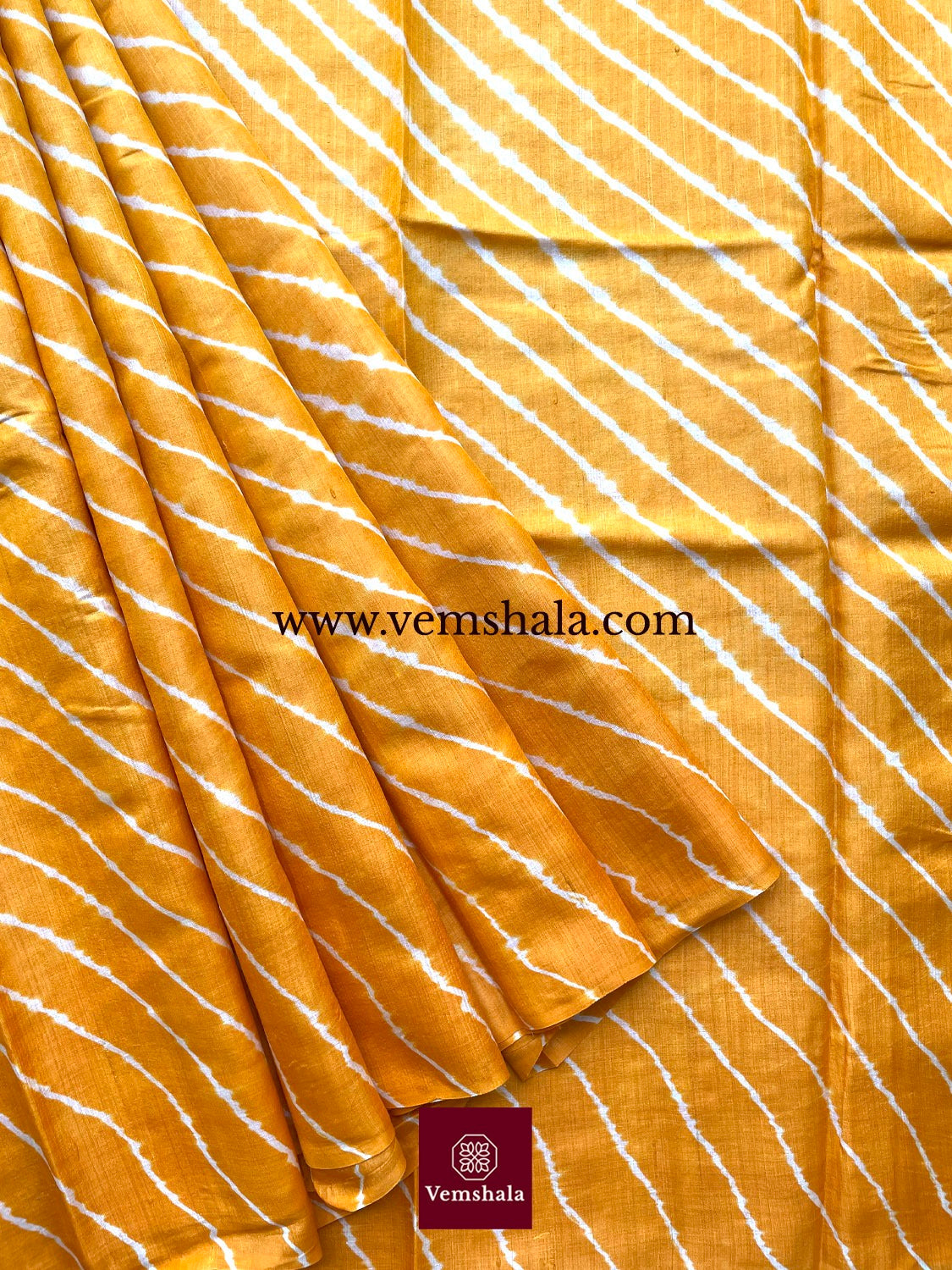 Yellow Gold / Antique white Leheriya Silk Saree - Vemshala