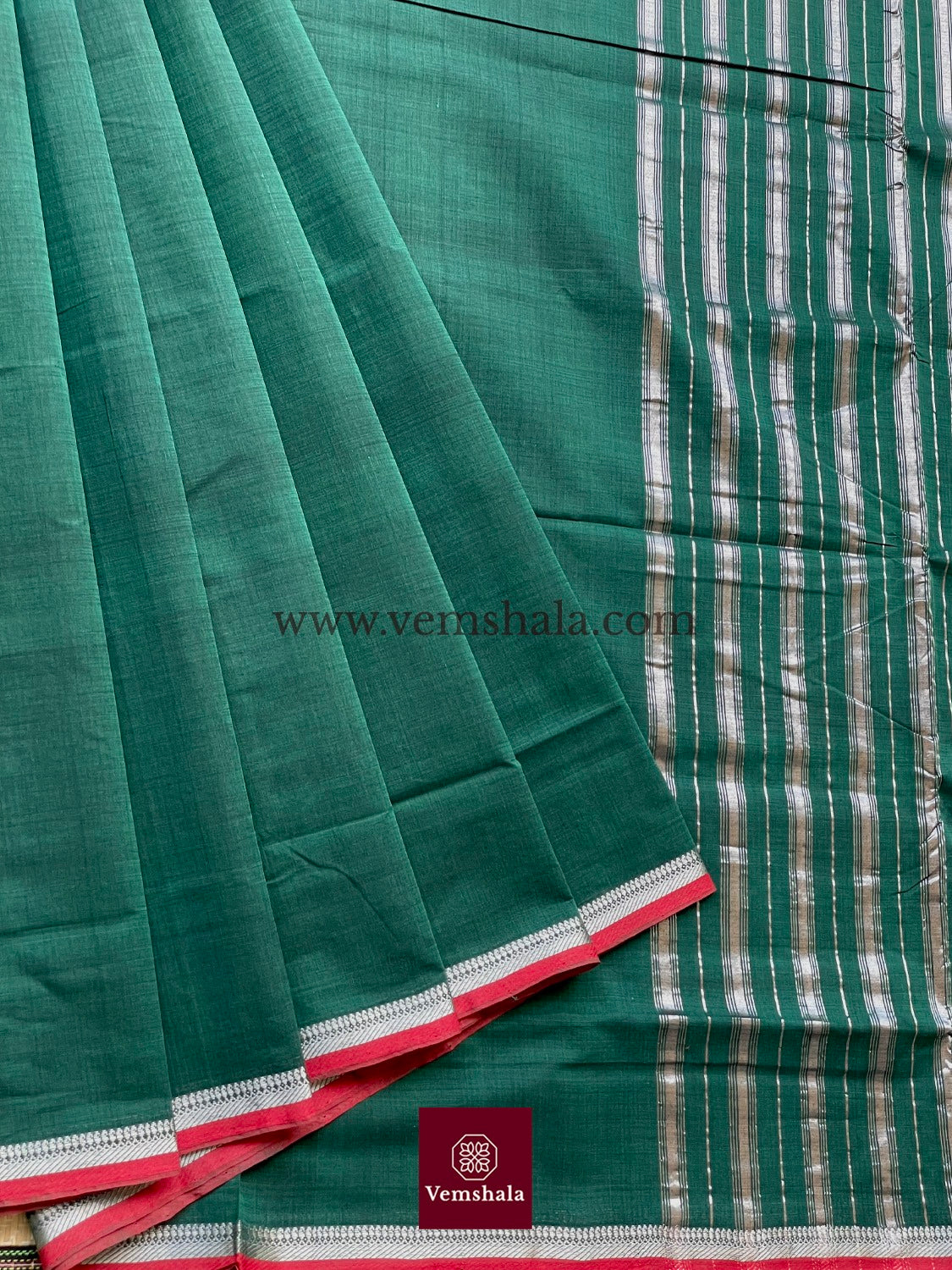 Moss green / Red / Gold Cotton Mangalgiri Saree : Grisha - Vemshala