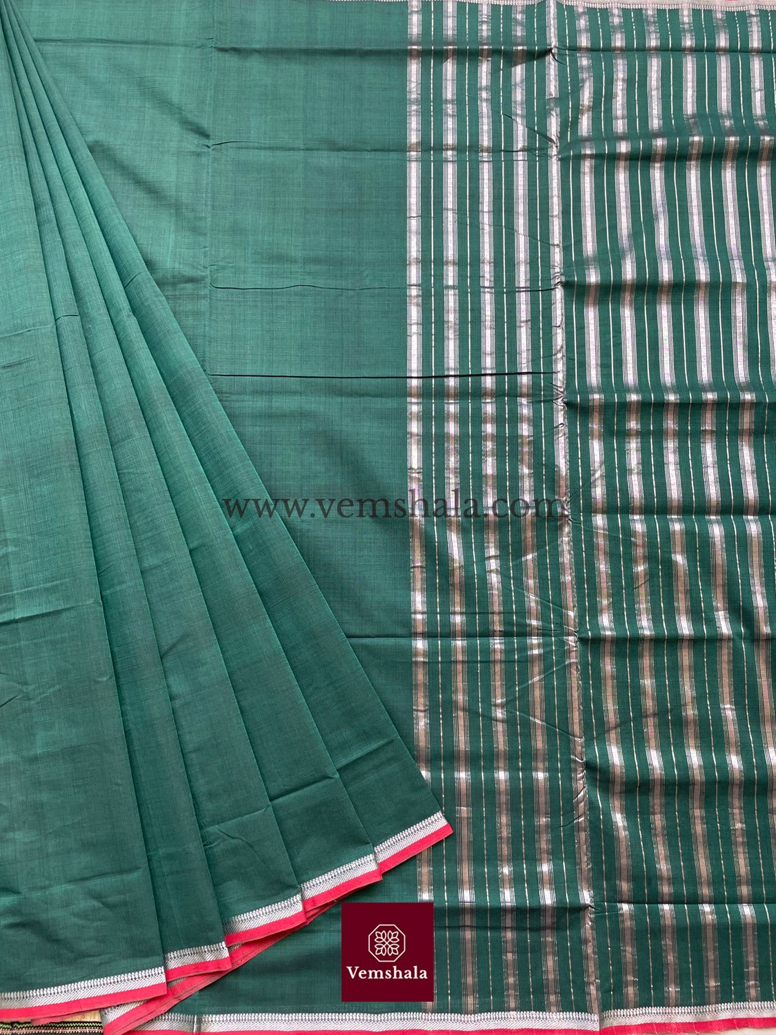 Moss green / Red / Gold Cotton Mangalgiri Saree : Grisha - Vemshala