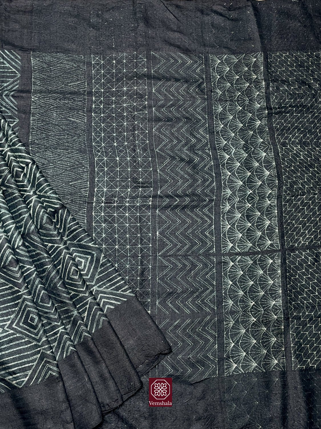 Black / Ecru Nui Shibori Silk Saree - Vemshala