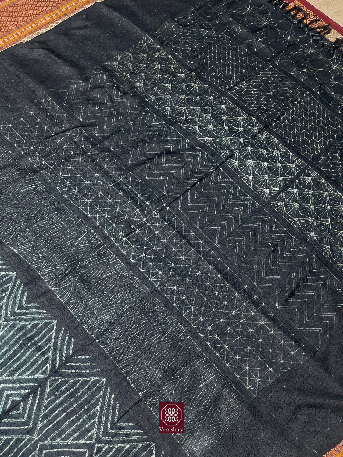 Black / Ecru Nui Shibori Silk Saree - Vemshala