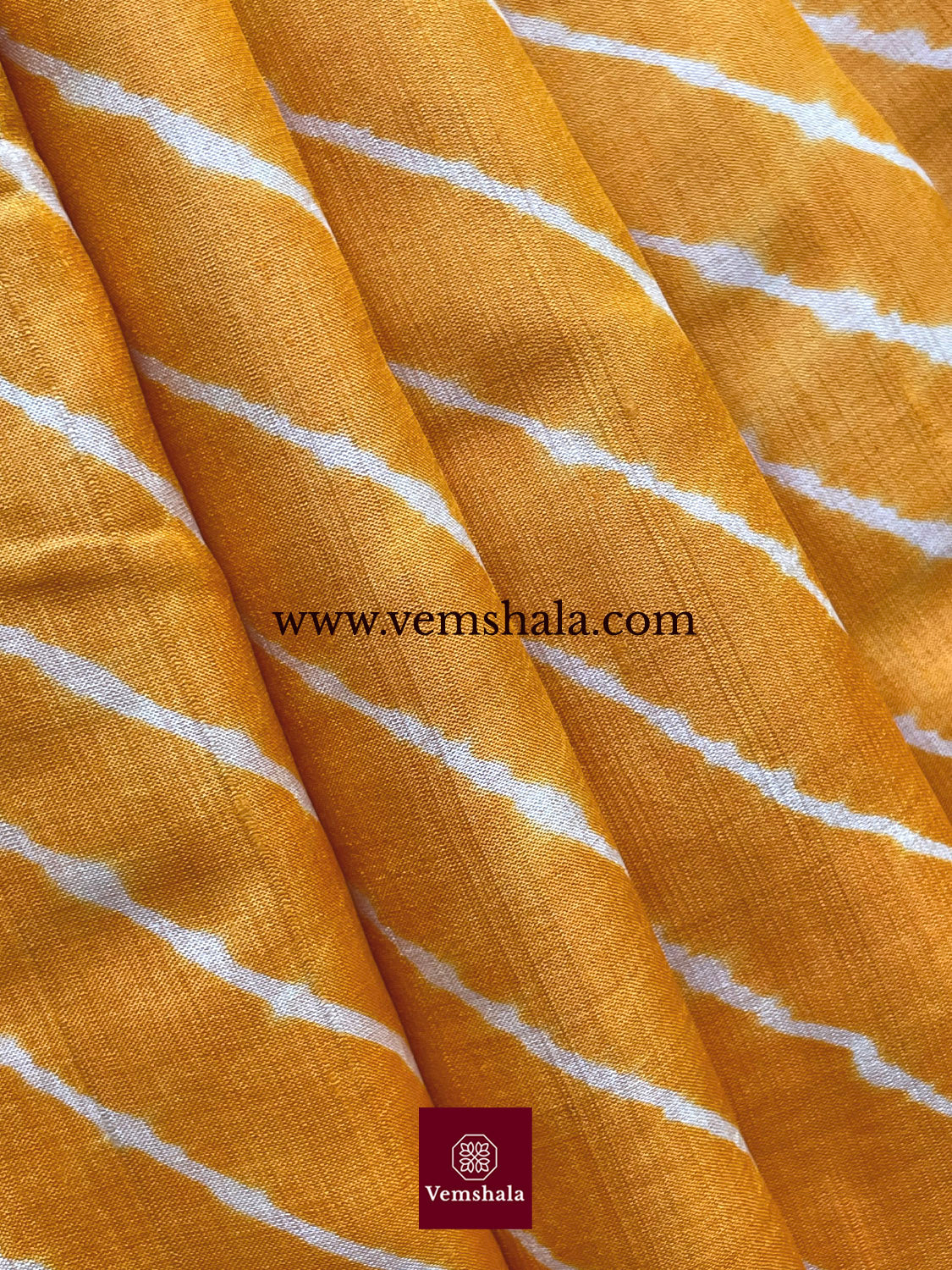 Yellow Gold / Antique white Leheriya Silk Saree - Vemshala