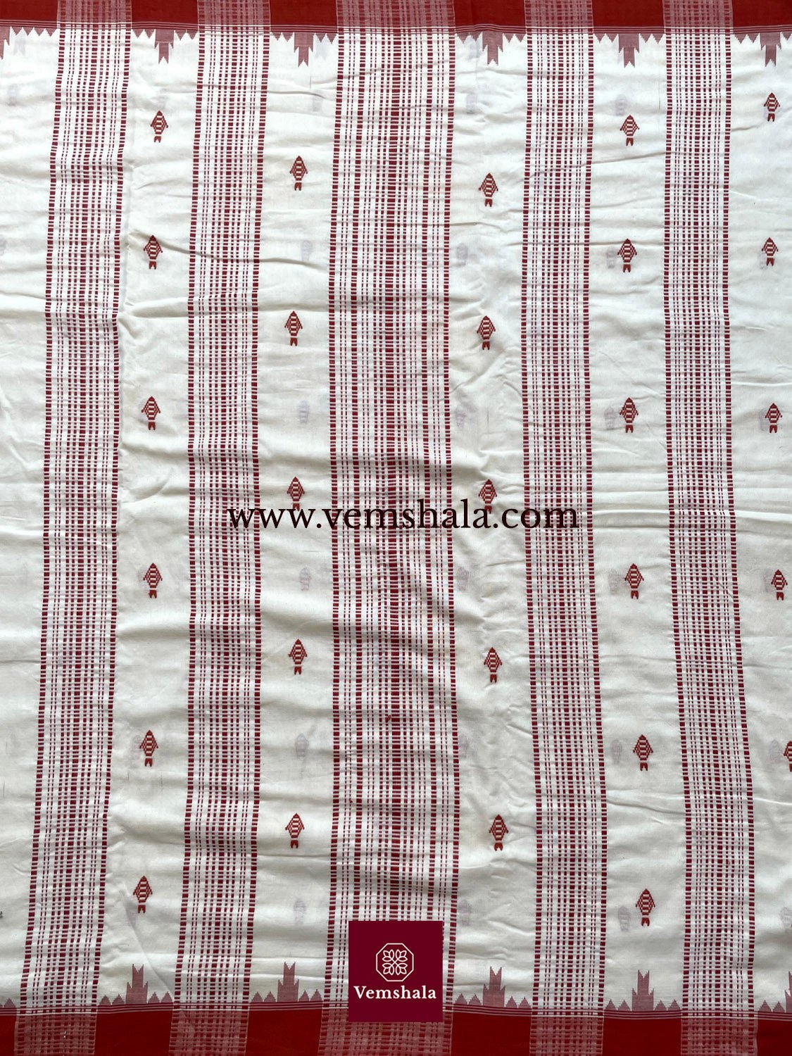 Ecru / Madder Fish Motif Cotton Kotpad Saree - Vemshala