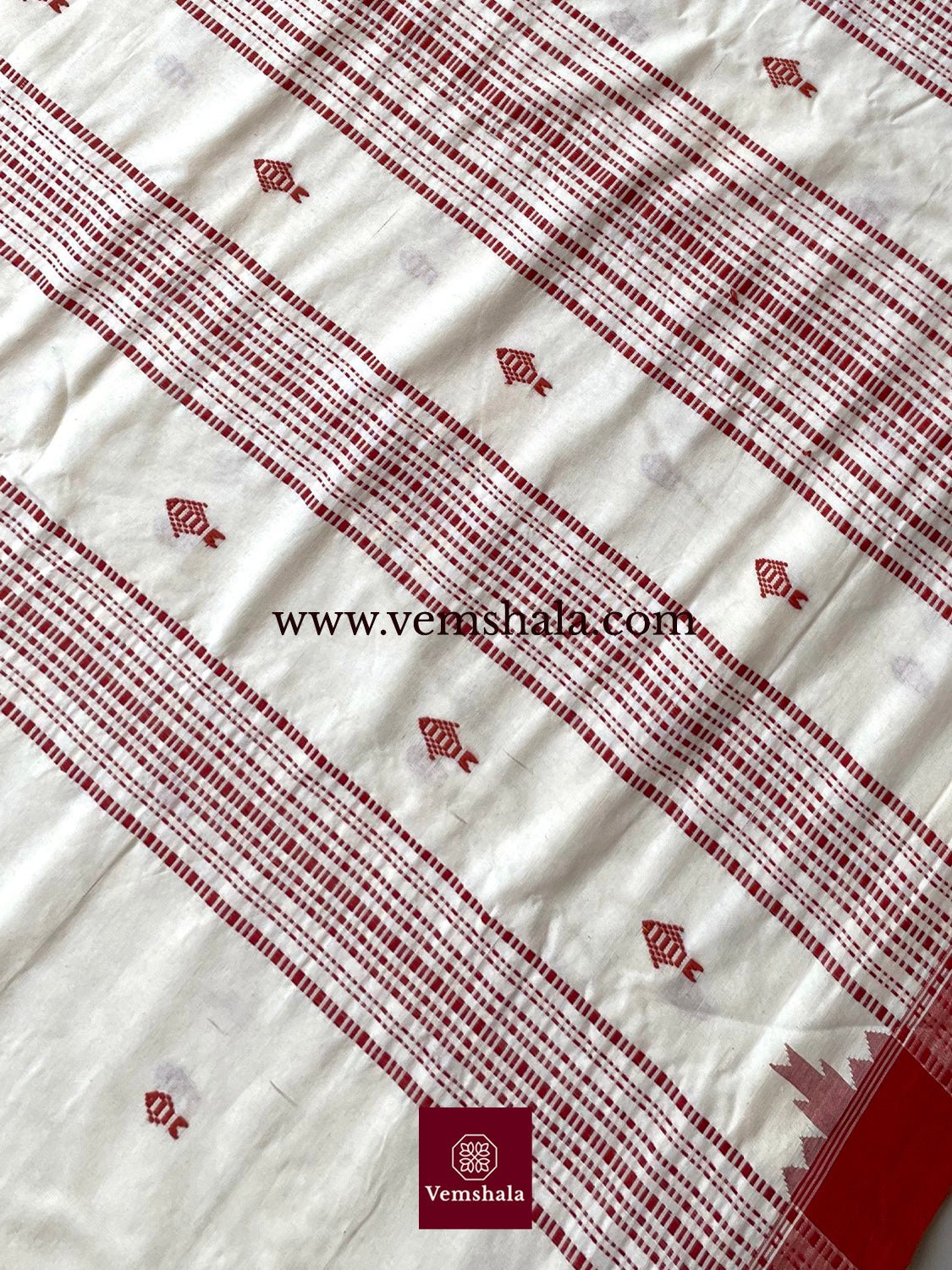 Ecru / Madder Fish Motif Cotton Kotpad Saree - Vemshala