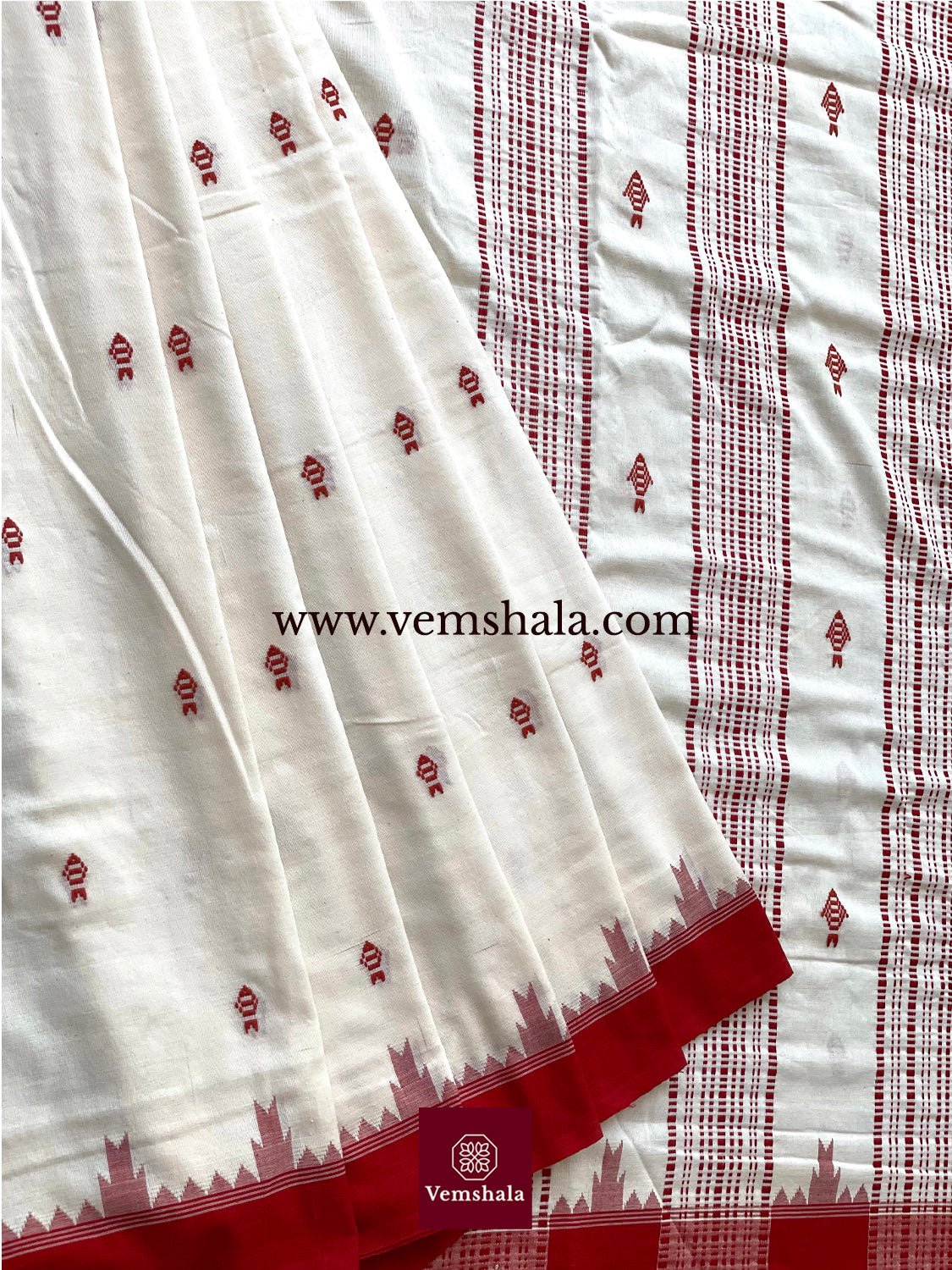 Ecru / Madder Fish Motif Cotton Kotpad Saree - Vemshala