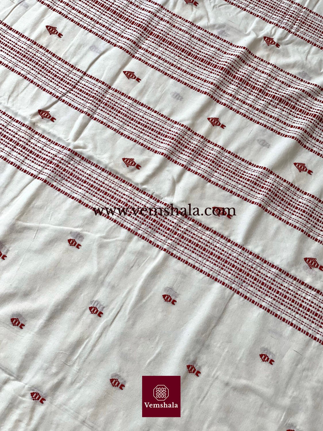 Ecru / Madder Fish Motif Cotton Kotpad Saree - Vemshala