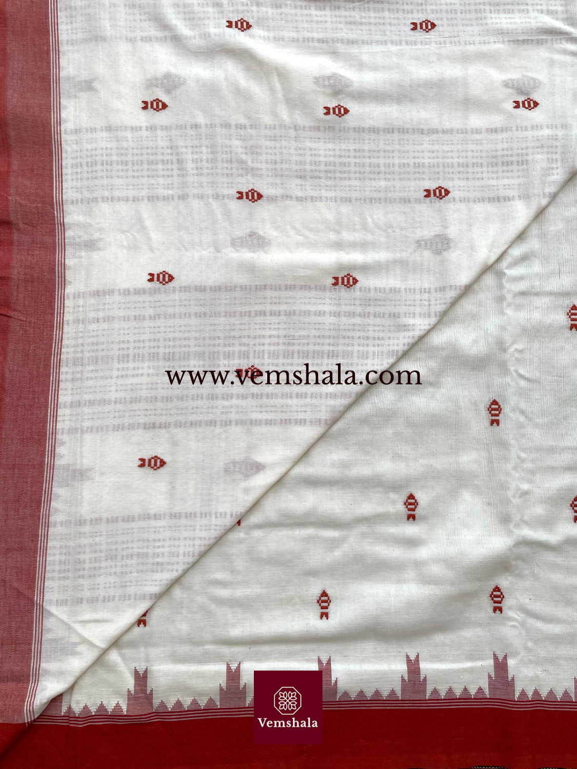 Ecru / Madder Fish Motif Cotton Kotpad Saree - Vemshala