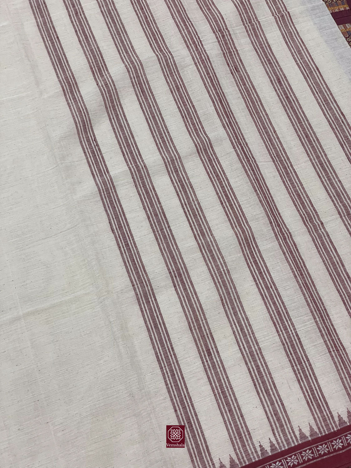 Ecru / Maroon Ponduru Cotton Saree - Vemshala