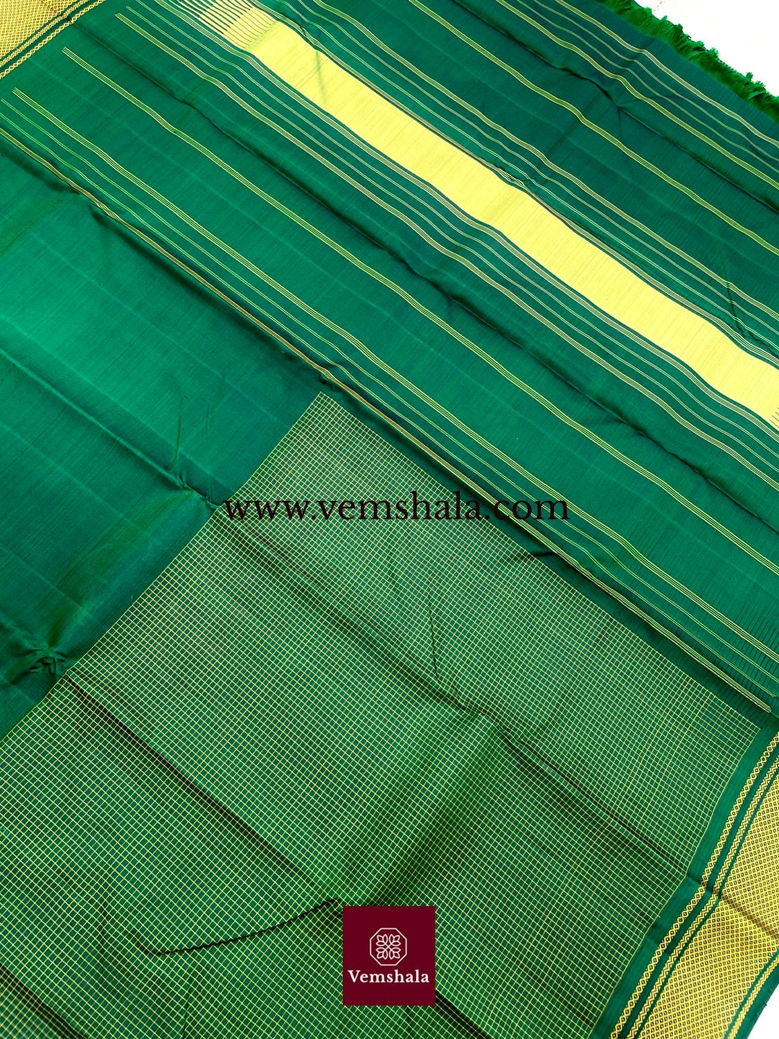 Forest Green / Gold Kanchipuram Silk Saree : Panna - Vemshala