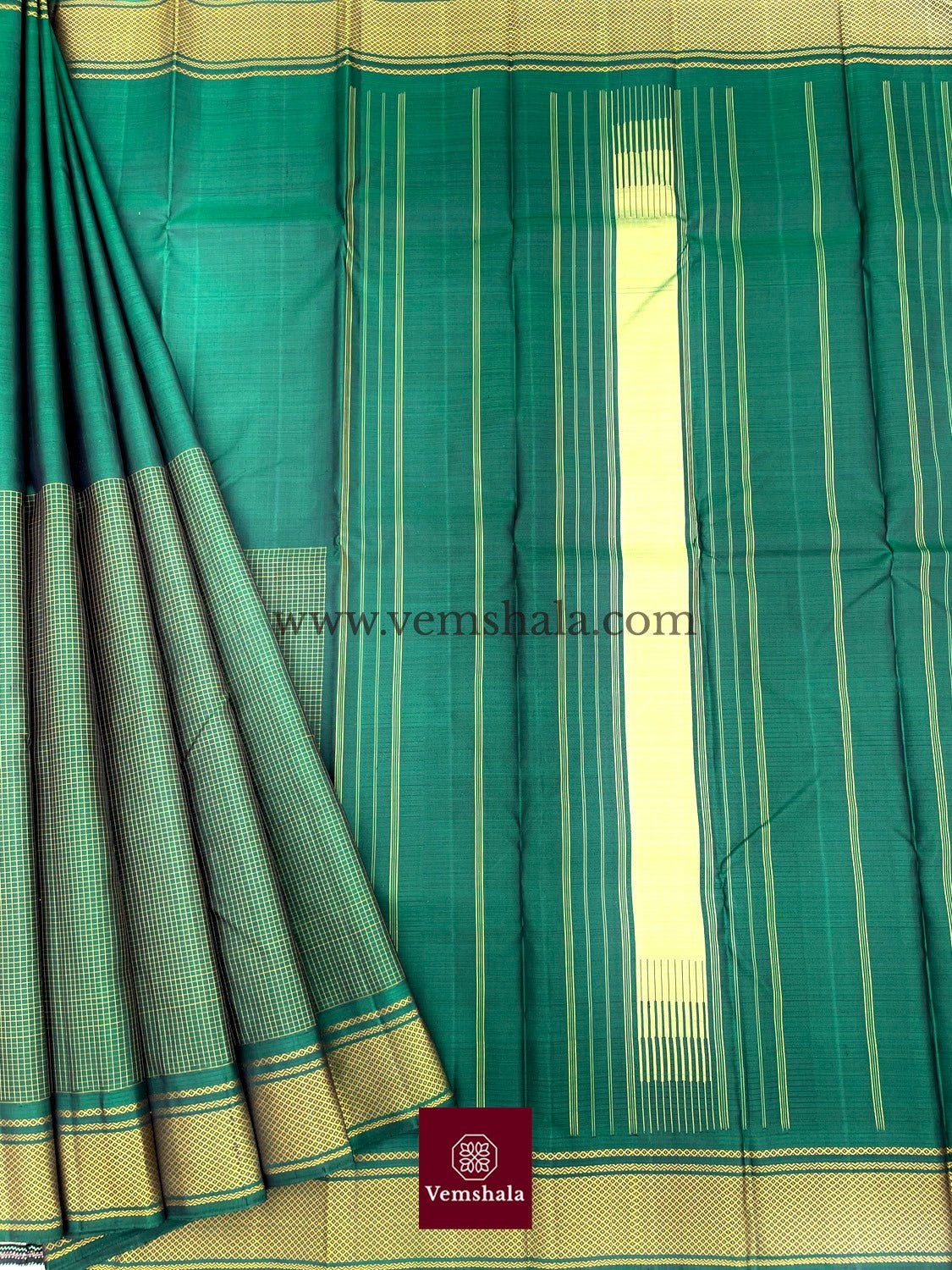 Forest Green / Gold Kanchipuram Silk Saree : Panna - Vemshala