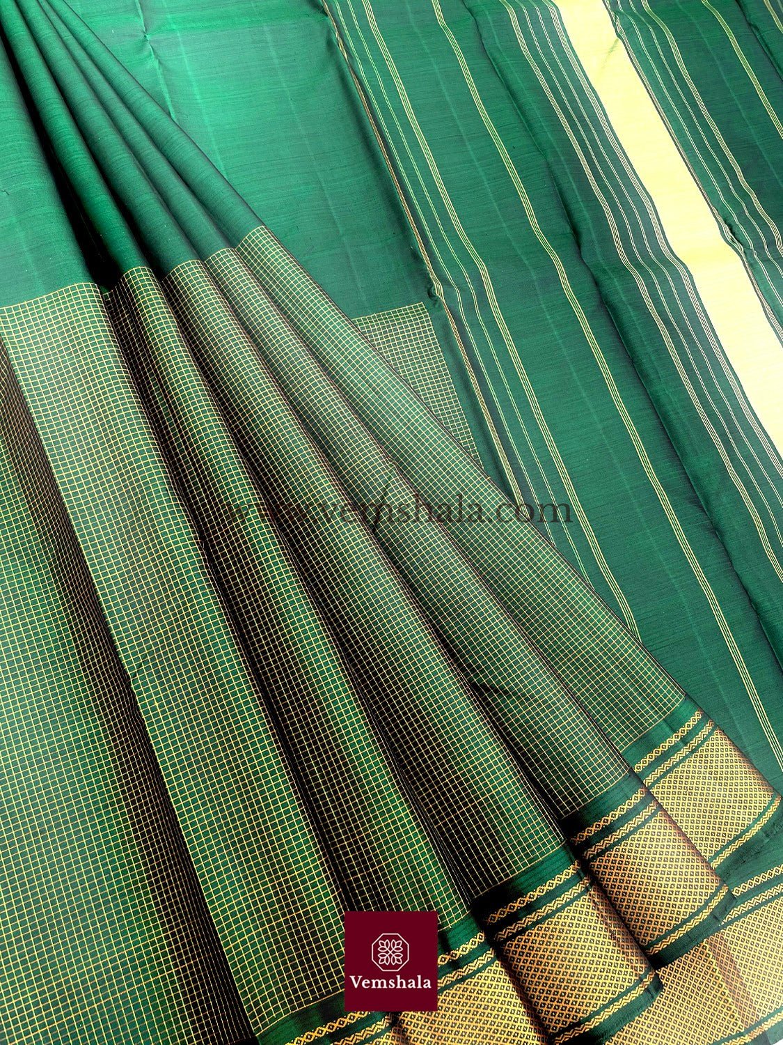 Forest Green / Gold Kanchipuram Silk Saree : Panna - Vemshala