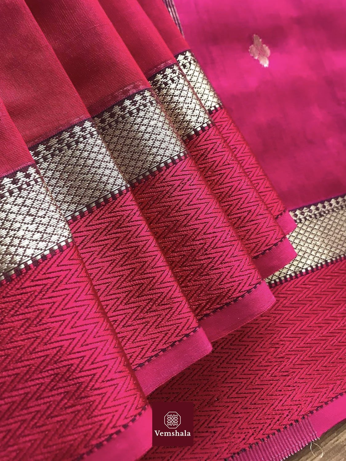 Hibiscus Red Resham Border Maheshwari Saree - Vemshala