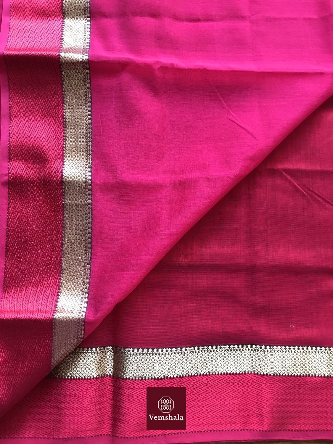 Hibiscus Red Resham Border Maheshwari Saree - Vemshala