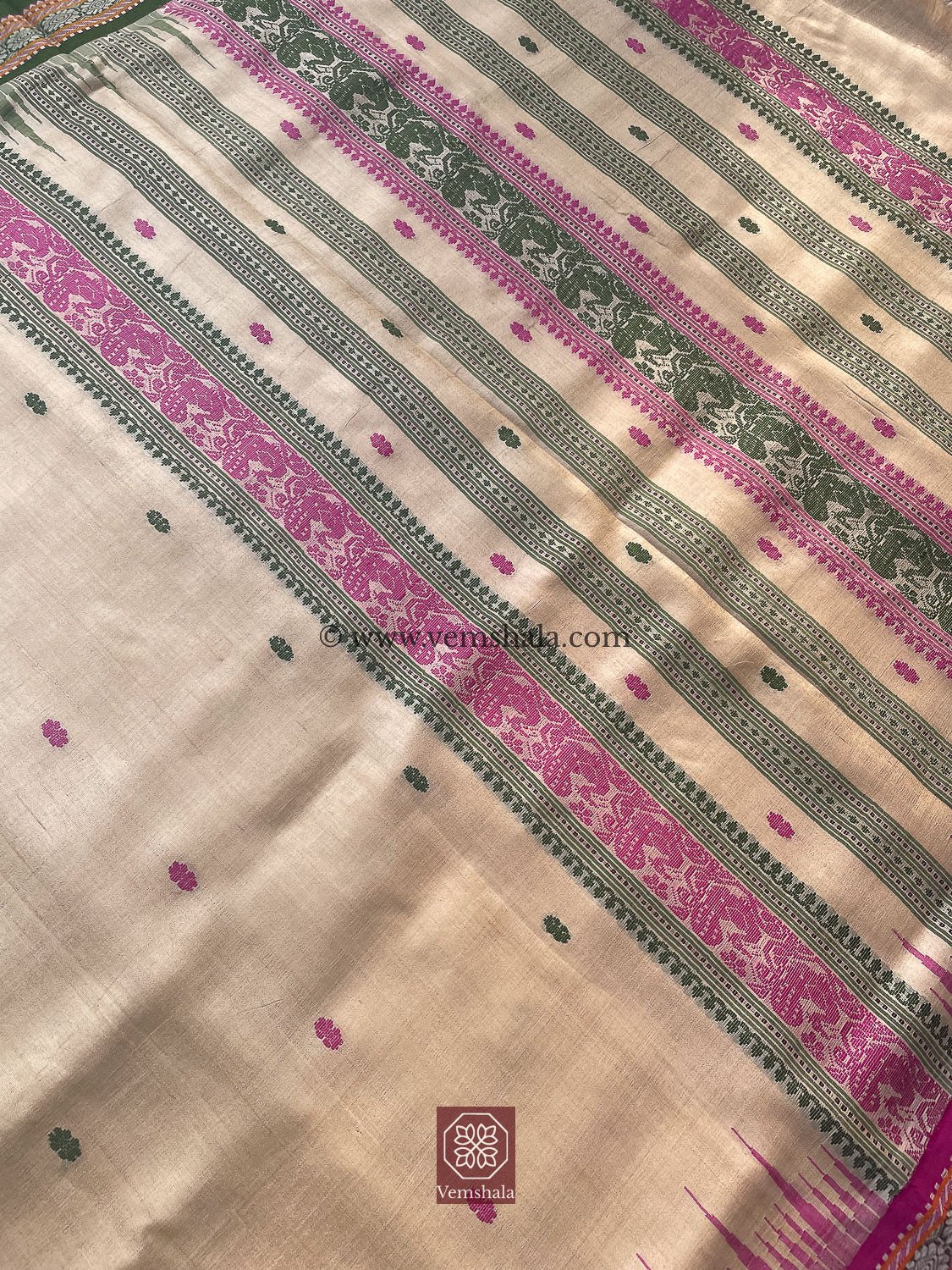 Jala Karvati Kinar Tussar Silk Saree : Exclusive - Vemshala