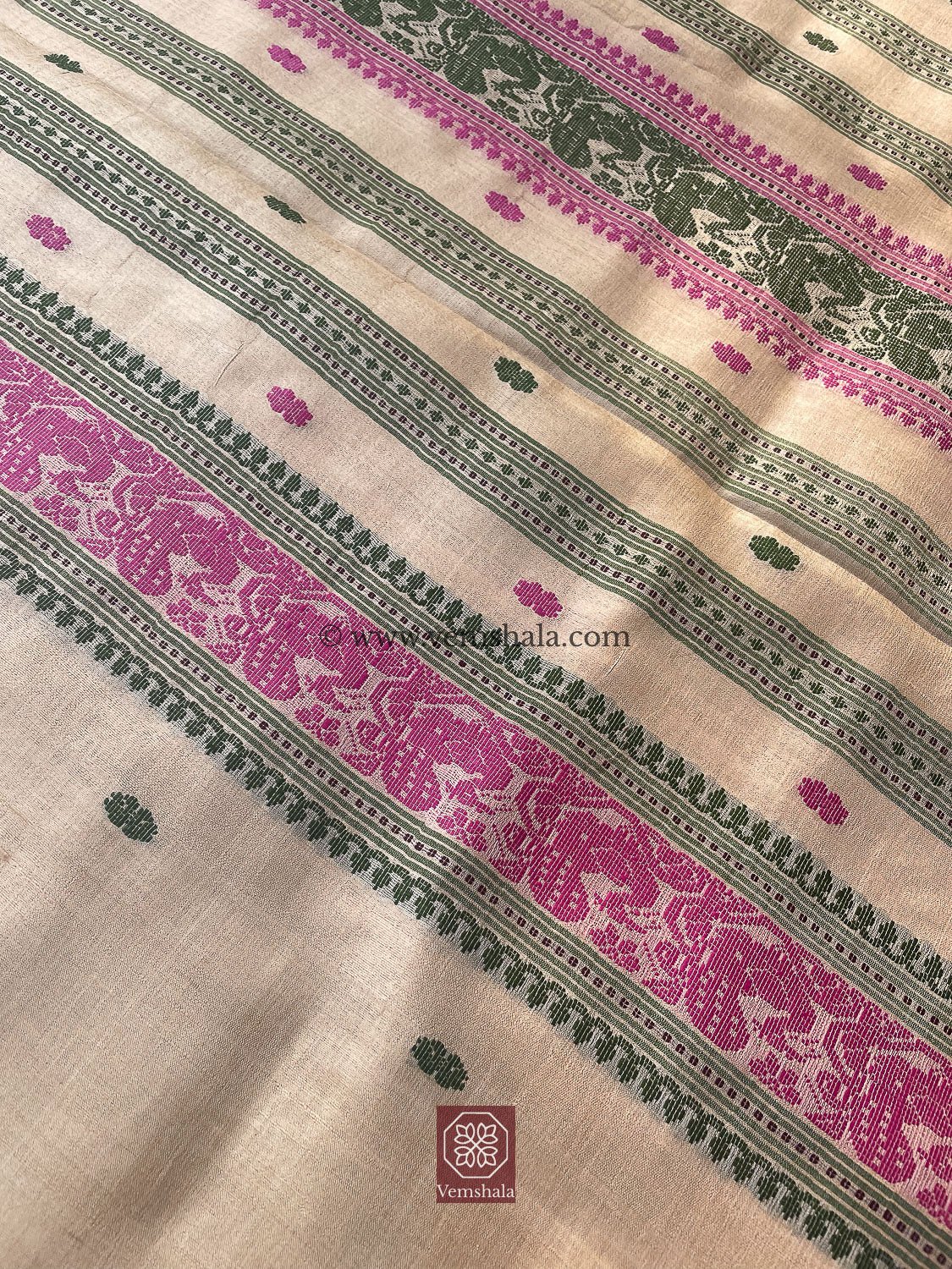 Jala Karvati Kinar Tussar Silk Saree : Exclusive - Vemshala